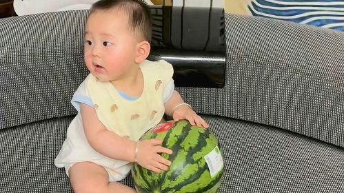 宝宝吃瓜呢,揭秘婴幼儿饮食新风尚